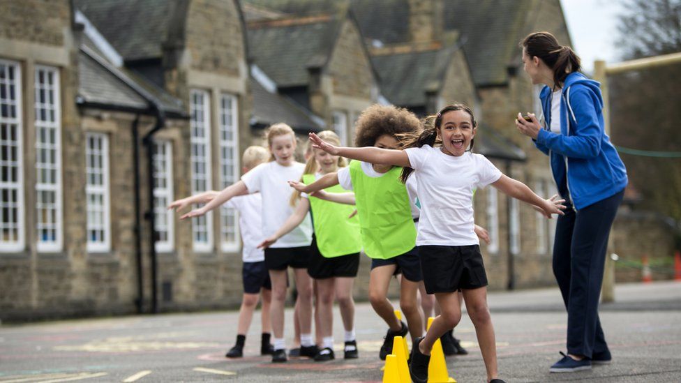 michael-rosen-should-school-break-times-be-longer-bbc-newsround