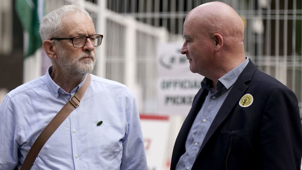 Jeremy Corbyn and Mick Lynch at Euston station