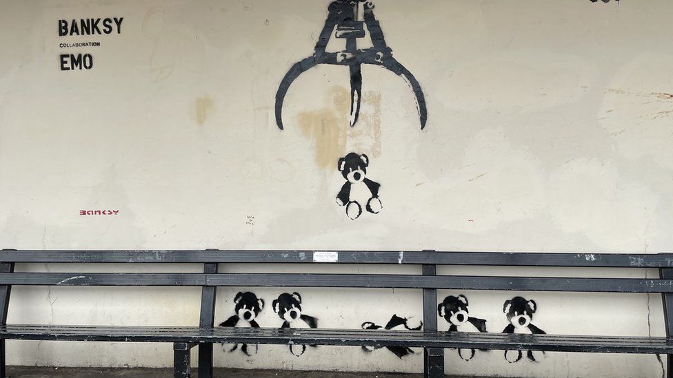 Possible Banksy mural of arcade-style grabber, Gorleston, has now been added to