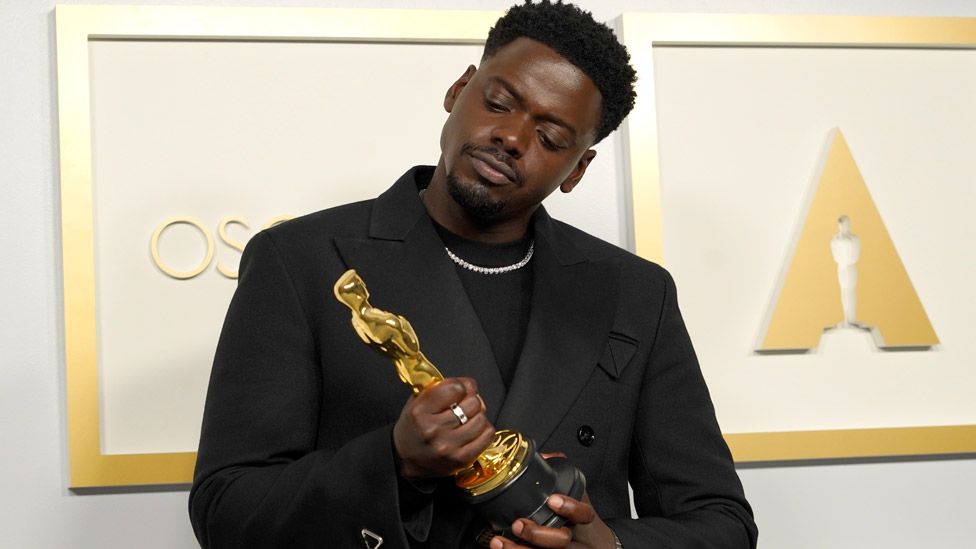 Daniel Kaluuya with his Oscar