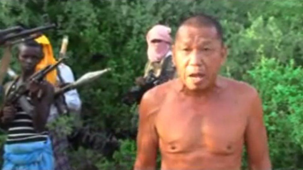Screenshot of Cheng-yuan Tsai's clip of the Somalian pirates' hostages in 2014