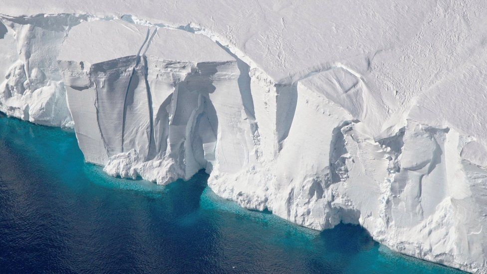 Вид с воздуха на шельфовый ледник Гетц, Антарктида.