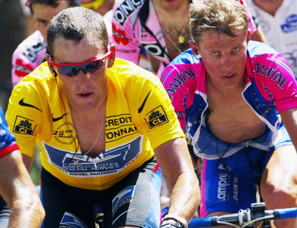 Raimondas Rumsas (R) in 2002 Tour de France
