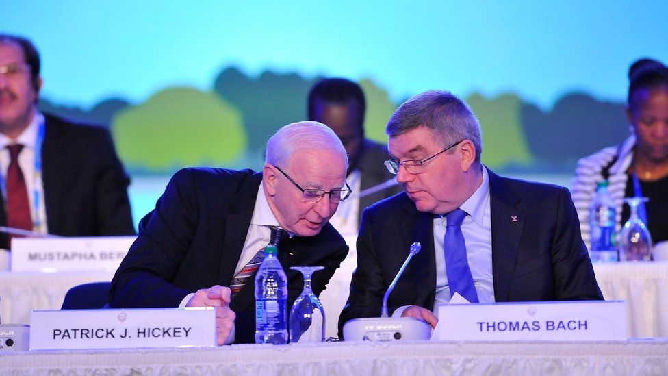 Patrick Hickey (L) and IOC President Thomas Bach at a meeting in Washington (October 29, 2015)
