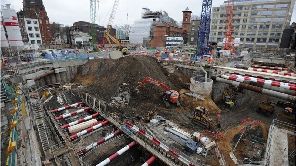 Builders caught up in safety exam rigging to be re-tested - BBC News