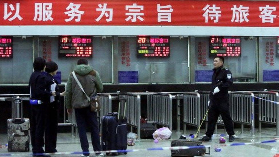 Chinese police investigators inspect the scene of an attack at the railway station in Kunming, southwest China's Yunnan province, on March 2, 2014.