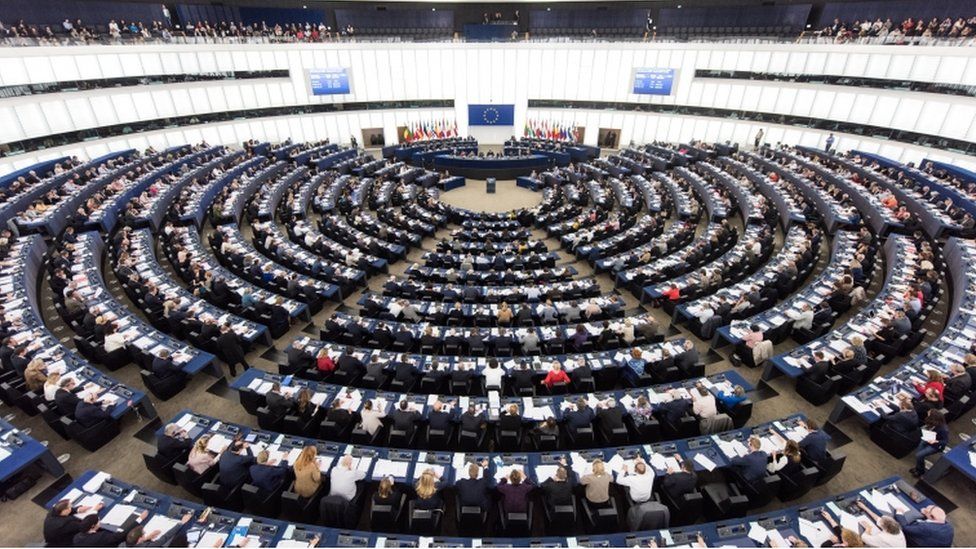 Wide shot showing wide breadth of European Parliament delegation