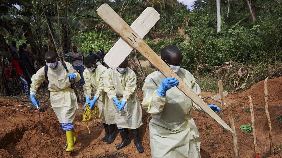 Health workers bury an 11-month old child in North Kivu province, Democratic Republic of the Congo, 05 May 2019.