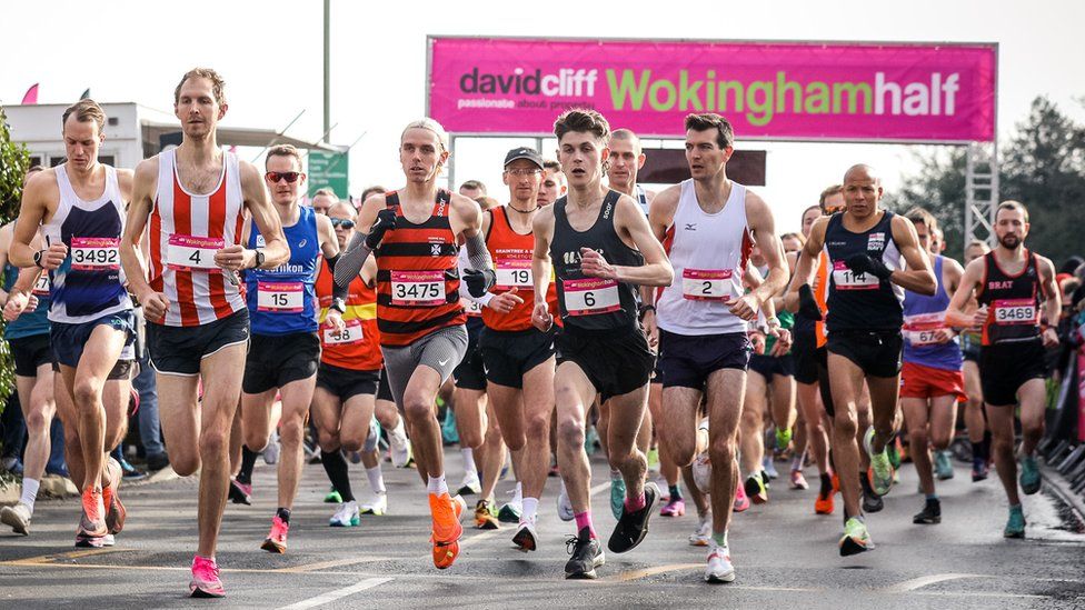 competitors running in a marathon