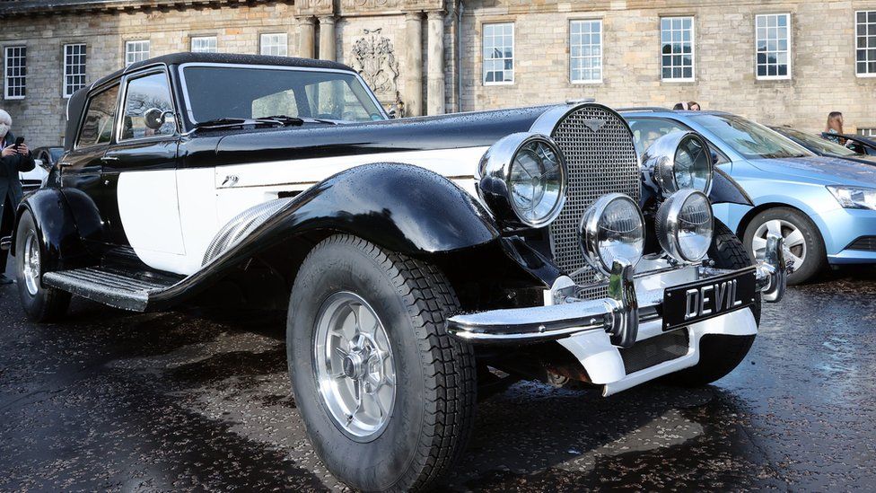 Mansfield man sells luxury Panther De Ville car to Cruella movie - BBC