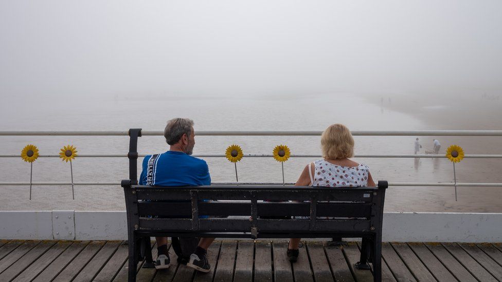 Picture of a couple on a pier