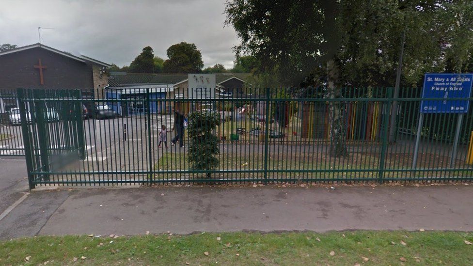 Pupils 'uninspired' at 'inadequate' primary school - BBC News