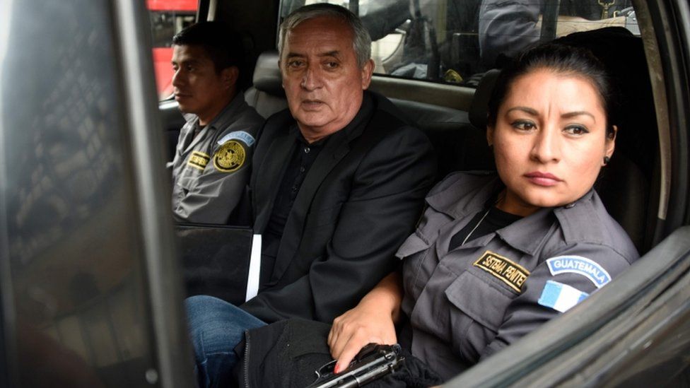 Former Guatemalan president (2012-2015) Otto Perez Molina (C) leaves under escort after attending a hearing at the court in Guatemala City on October 24, 2017.