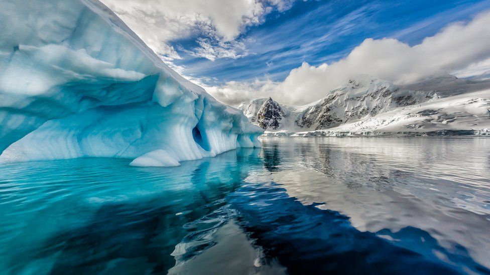 Iceberg-Graham-Land-Antarctica.