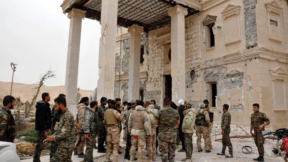 Palmyra: Syria forces 'enter Islamic State-held city' - BBC News