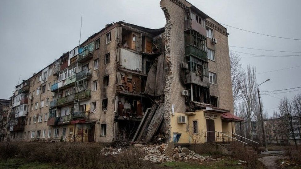 Tòa nhà dân cư bị hư hại ở Bakhmut - 18 tháng 12