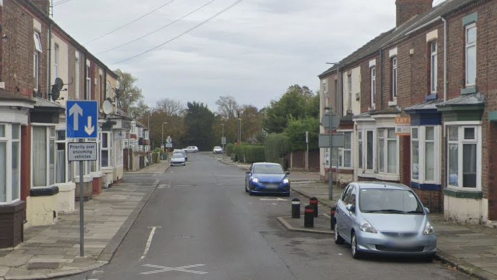 Two cyclists in Thornaby brandish knives before robbing man BBC News