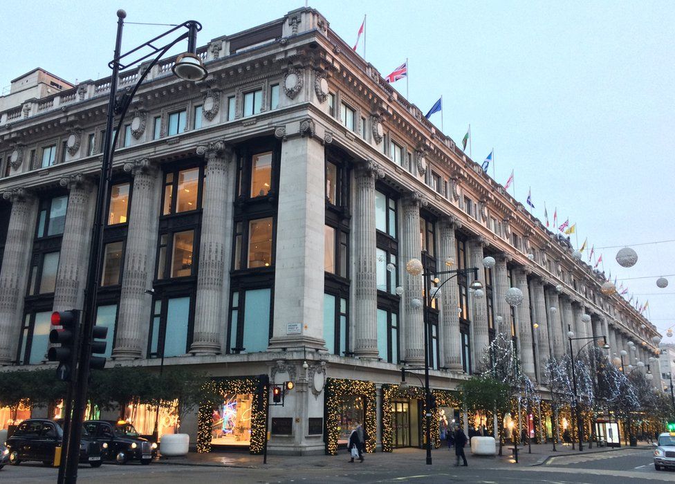 Car used in 'smash and grab' raid at Oxford Street Selfridges BBC News