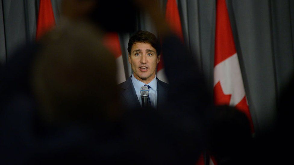 No excuse&#39;: Canada&#39;s press condemns Trudeau&#39;s &#39;brownface&#39; photos - BBC News
