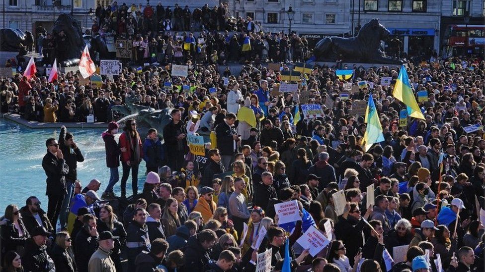 Russians Join Ukrainians In Trafalgar Square To Condemn Invasion Bbc News 3318