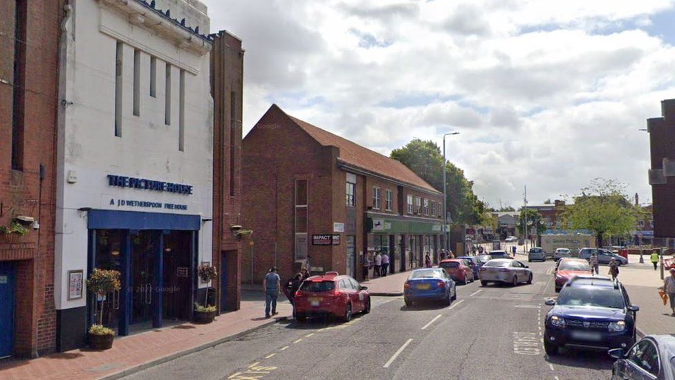 Sutton-in-Ashfield: Man walking to work slashed across face - BBC News