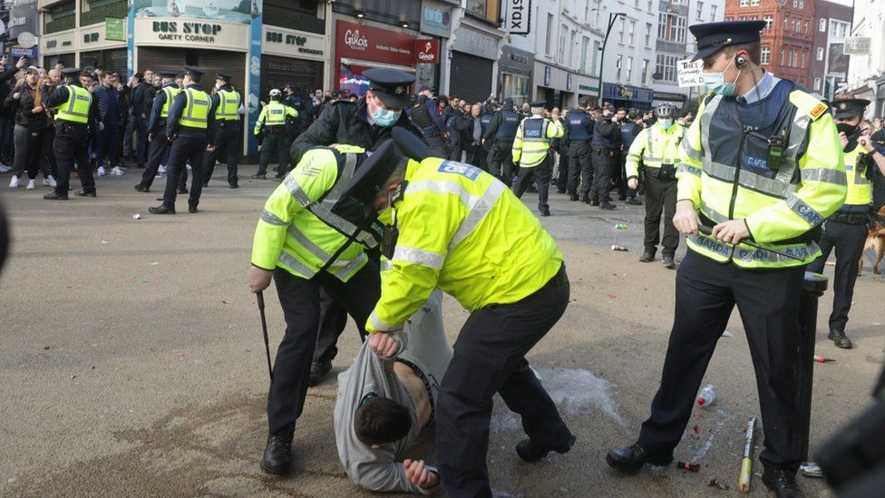 Covid 19 Police Officers Injured At Dublin Anti Lockdown Protest Bbc News