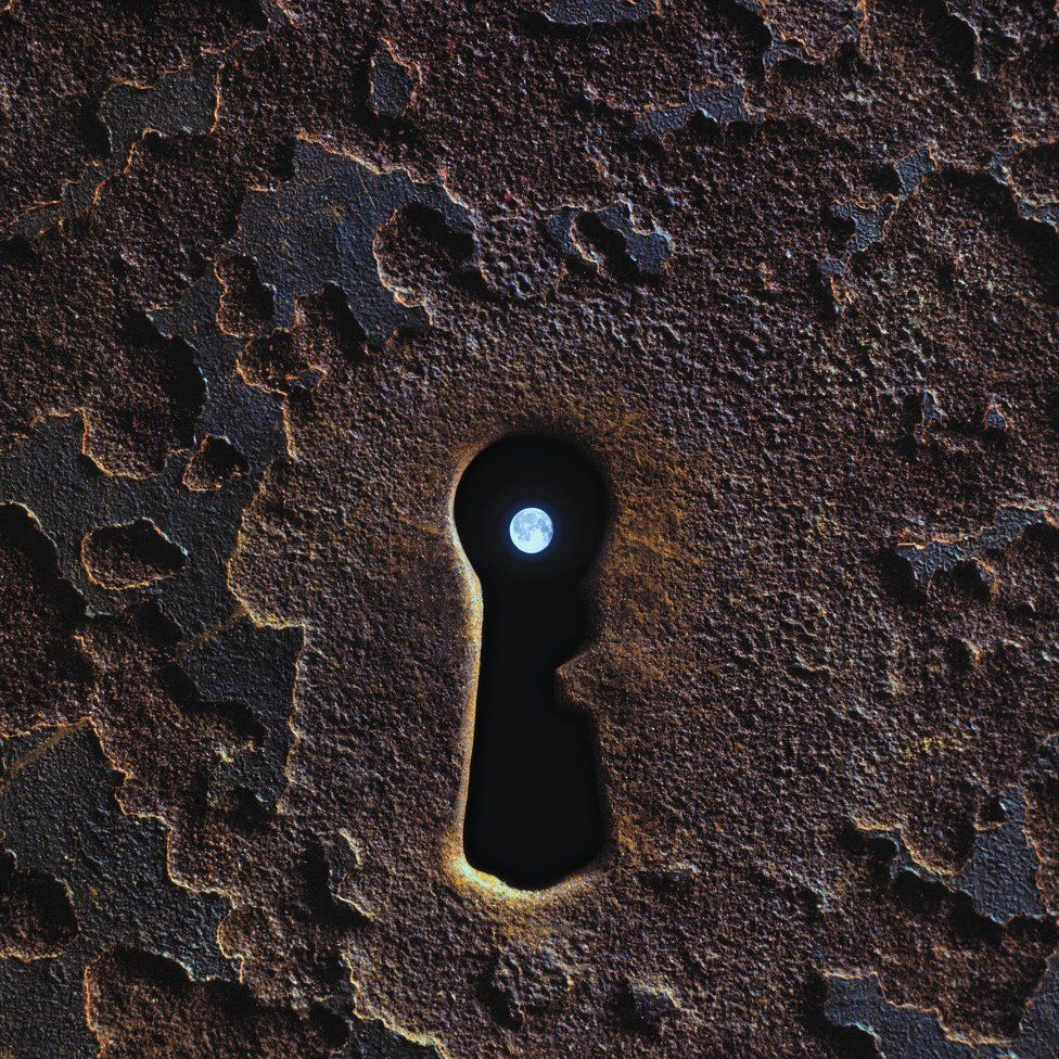 Light through a key hole