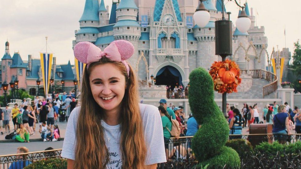 Emily at Disneyland in front af a castle
