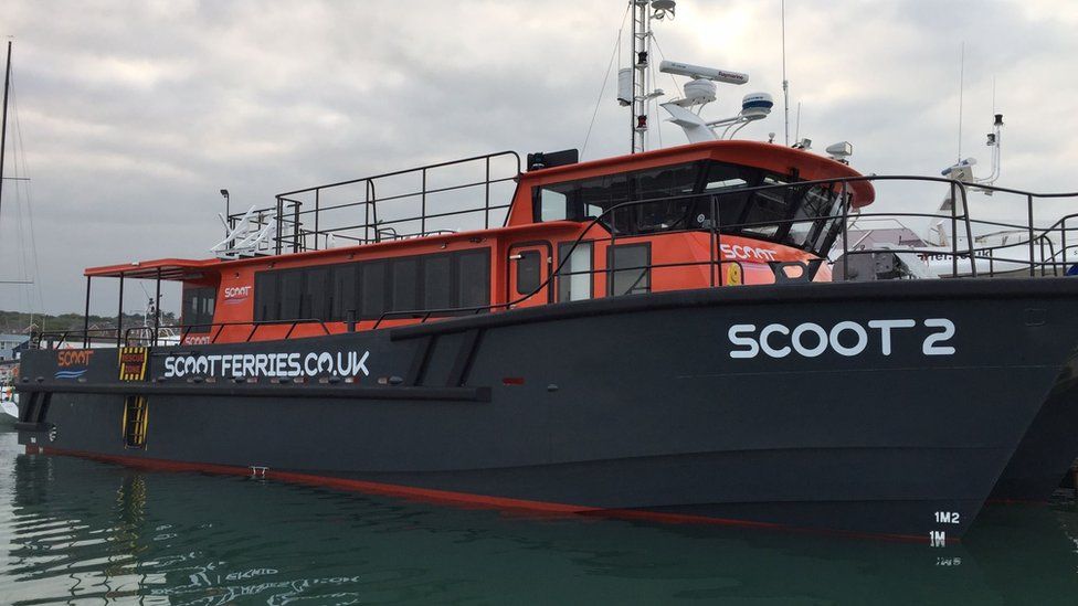 krigerisk fremsætte Hører til Isle of Wight ferry company Scoot announces it has gone bust - BBC News