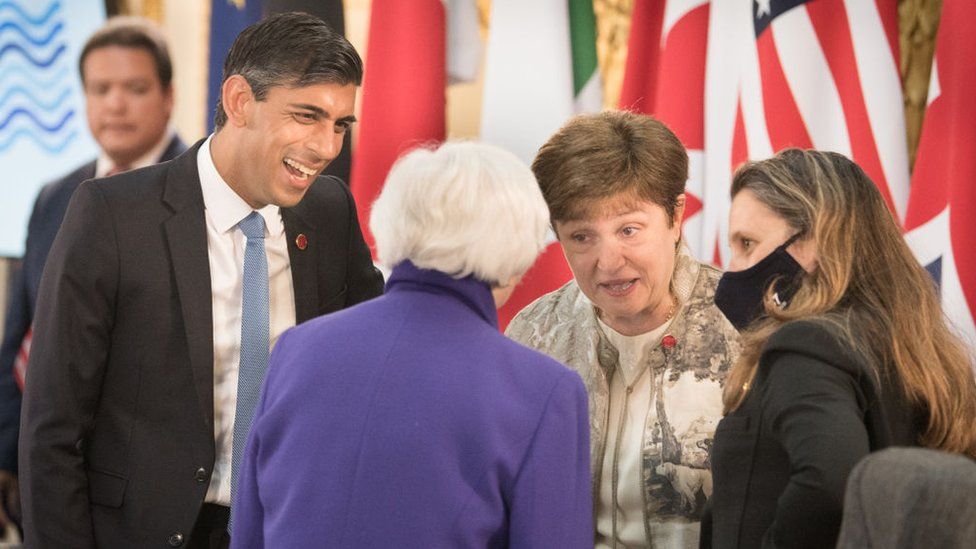 UK chancellor Rishi Sunak (left)) talking to Canadian Finance Minister Chrystia Freeland (right) at the G7 meeting in London, 4 June 2021