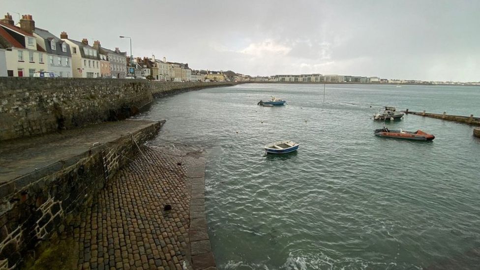 Red weather warning as strong winds expected BBC News