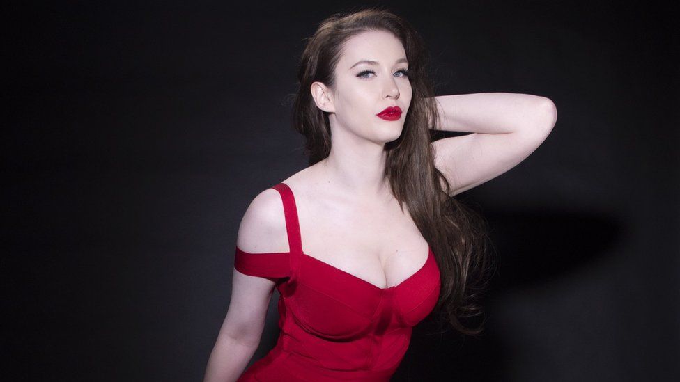 Professional cosplayer and Twitch streamer Kelly Jean uses OnlyFans to buil...