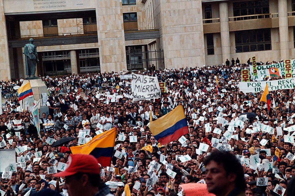 El asesinato del humorista Jaime Garzón que sacudió Colombia hace ...