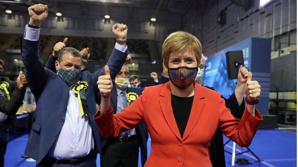 Nicola Sturgeon celebrating at Glasgow count