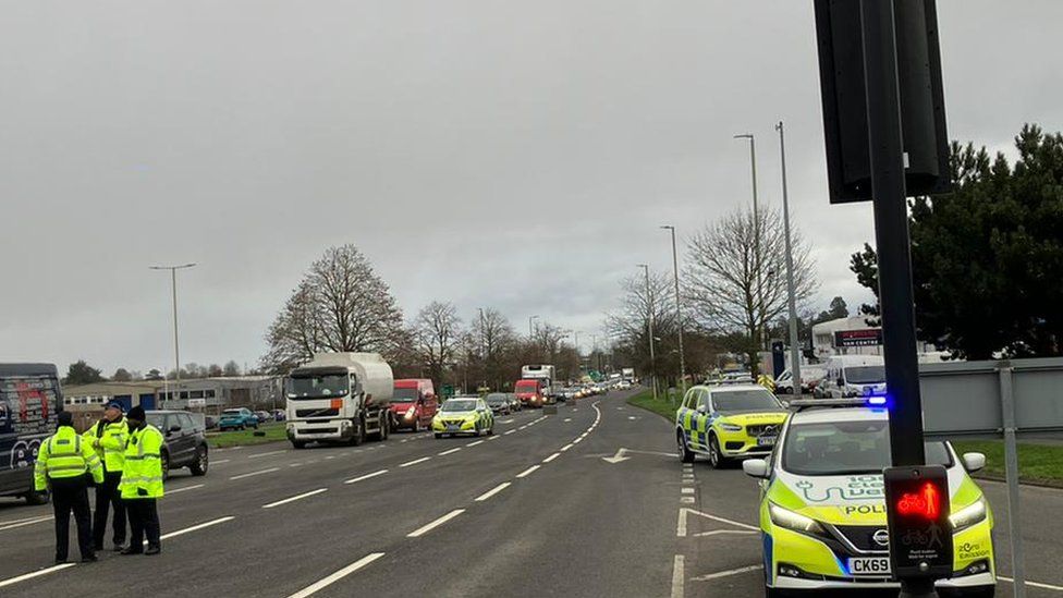 Cyclist, 10, seriously injured in collision in Gloucester - BBC News