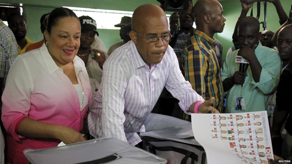 Президент Гаити Президент Мартелли голосует на парламентских выборах