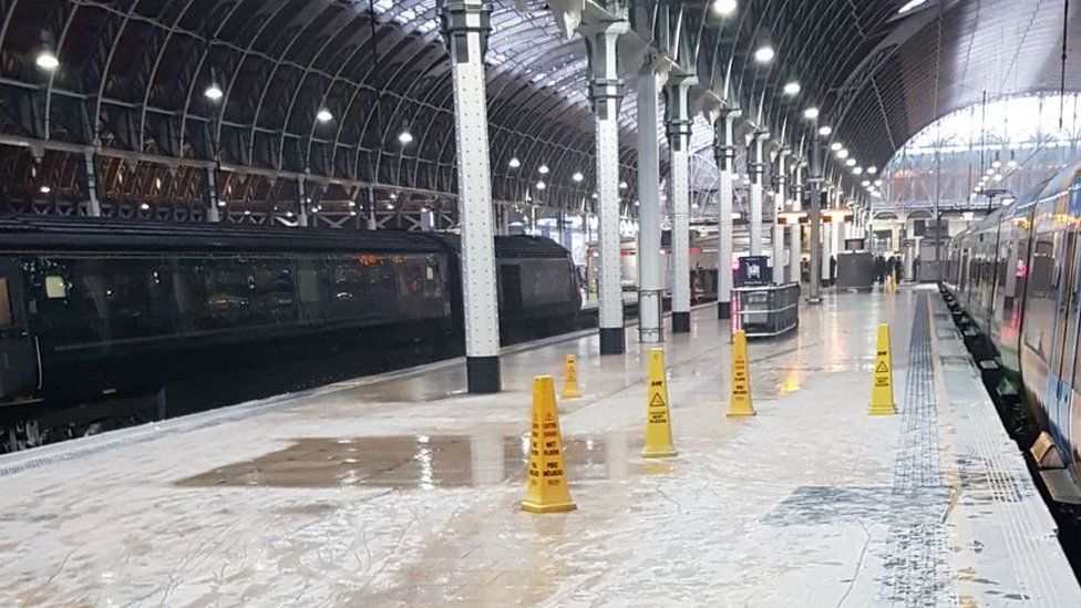 Paddington Station closed as snow and ice hits rush hour BBC News