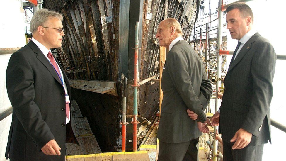 Prince Philip visiting damaged Cutty Sark (May 2007)