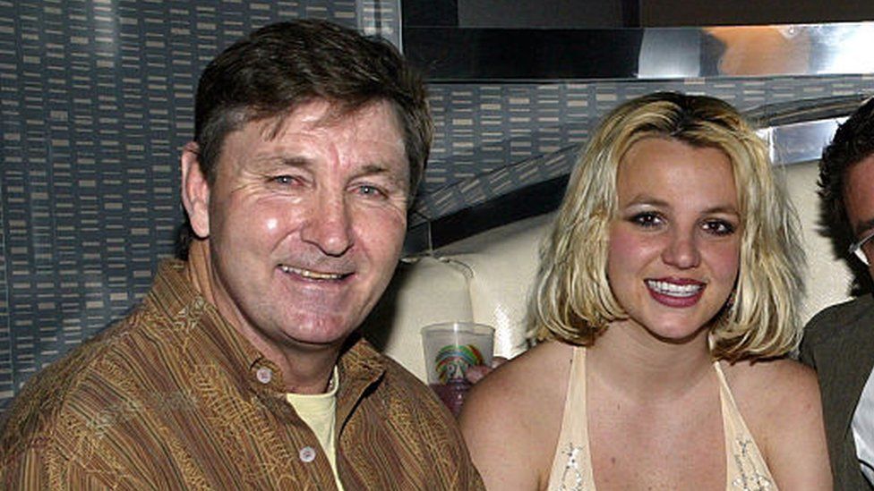 Britney Spears' father to step down as conservator - BBC News