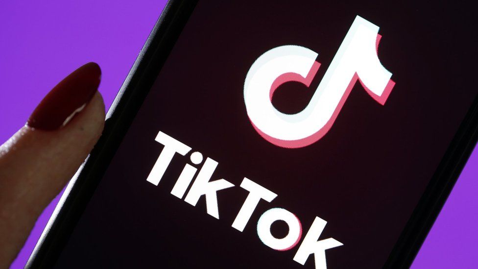 Tiktok President Trump Signs Orders To Ban It In The Us Within 45 Days Cbbc Newsround - roblox ban orders