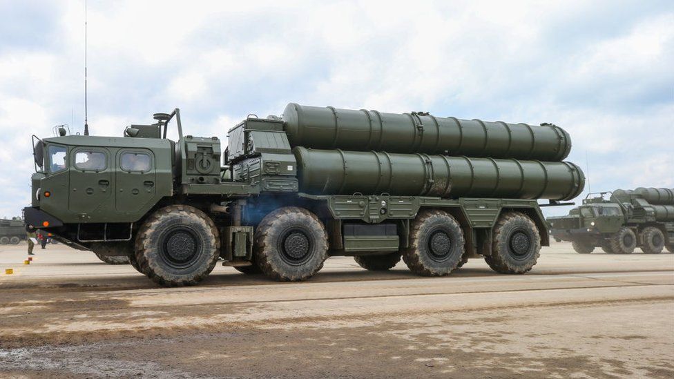 Venezuela compró a Rusia el moderno sistema antimisiles S300.