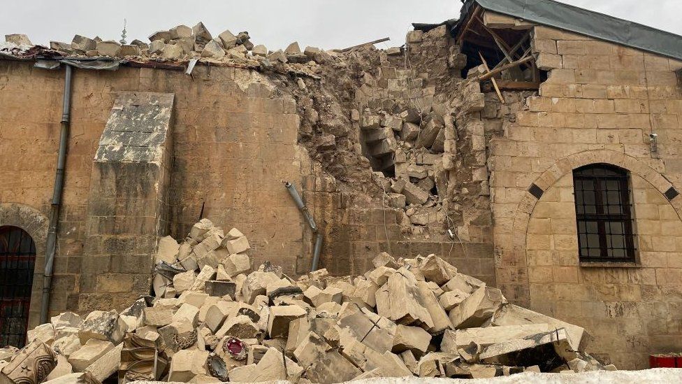 Вид на поврежденный исторический замок Газиантеп после землетрясения силой 7,4 балла в южных провинциях Турции