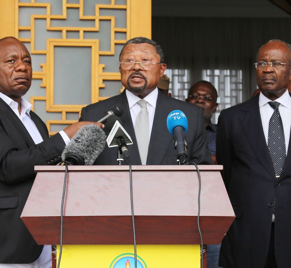 Gabonese opposition leader Jean Ping (c) at a press conference in the capital Libreville on September 24, 2016.