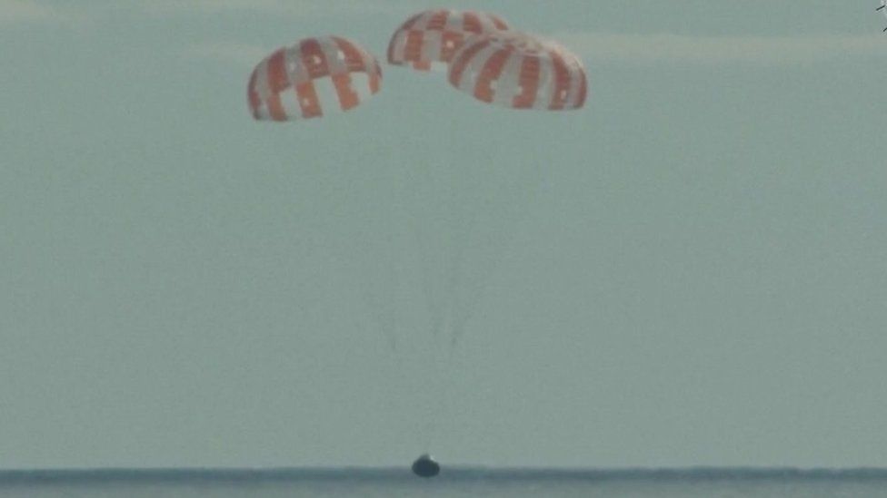 The capsule just before splashdown