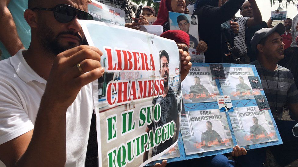 Protest in Tunis for the fishermen held by Italy