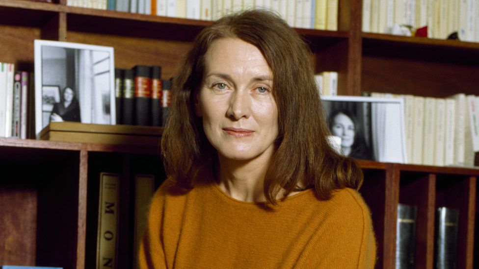 Annie Ernaux: 'Uncompromising' French author wins Nobel Literature Prize -  BBC News