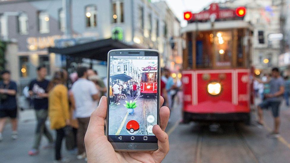 A person playing Pokémon Go in Instanbul in 2016