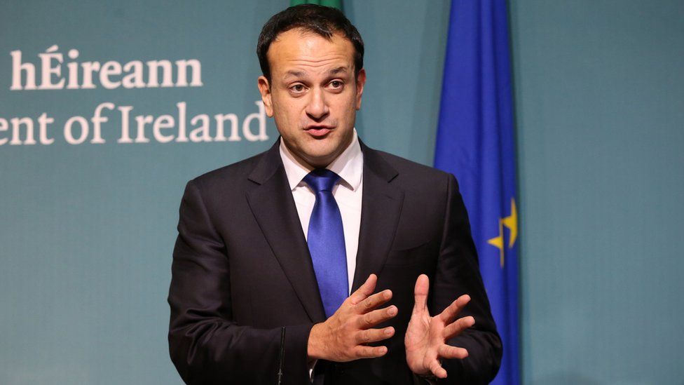 Taoiseach Лео Варадкар во время пресс-конференции