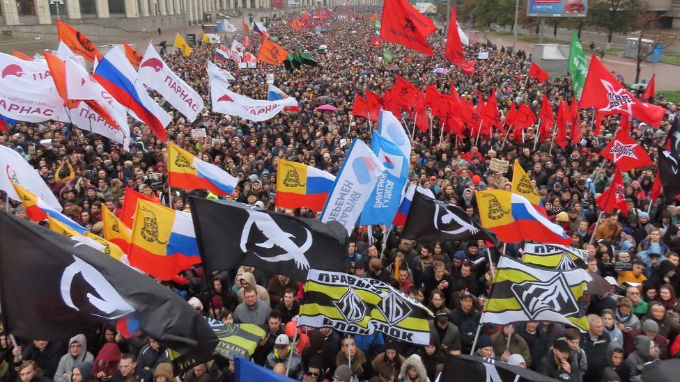 Thousands demand protesters freed in Moscow rally BBC News