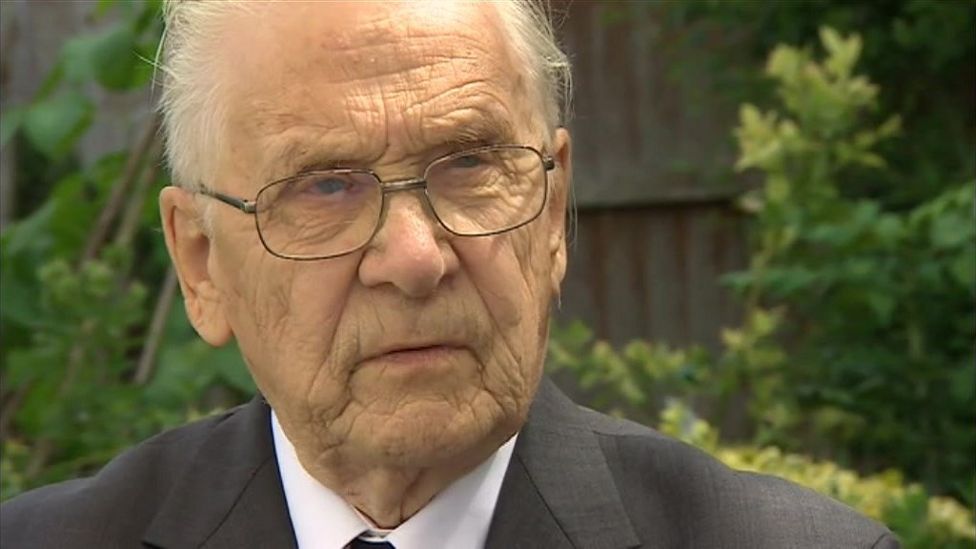 VE Day 2020: Norwegians to send thanks to liberation veteran - BBC News